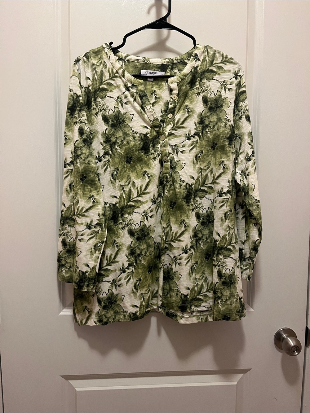 (NWT) Chico's Green Floral Henley Tunic
